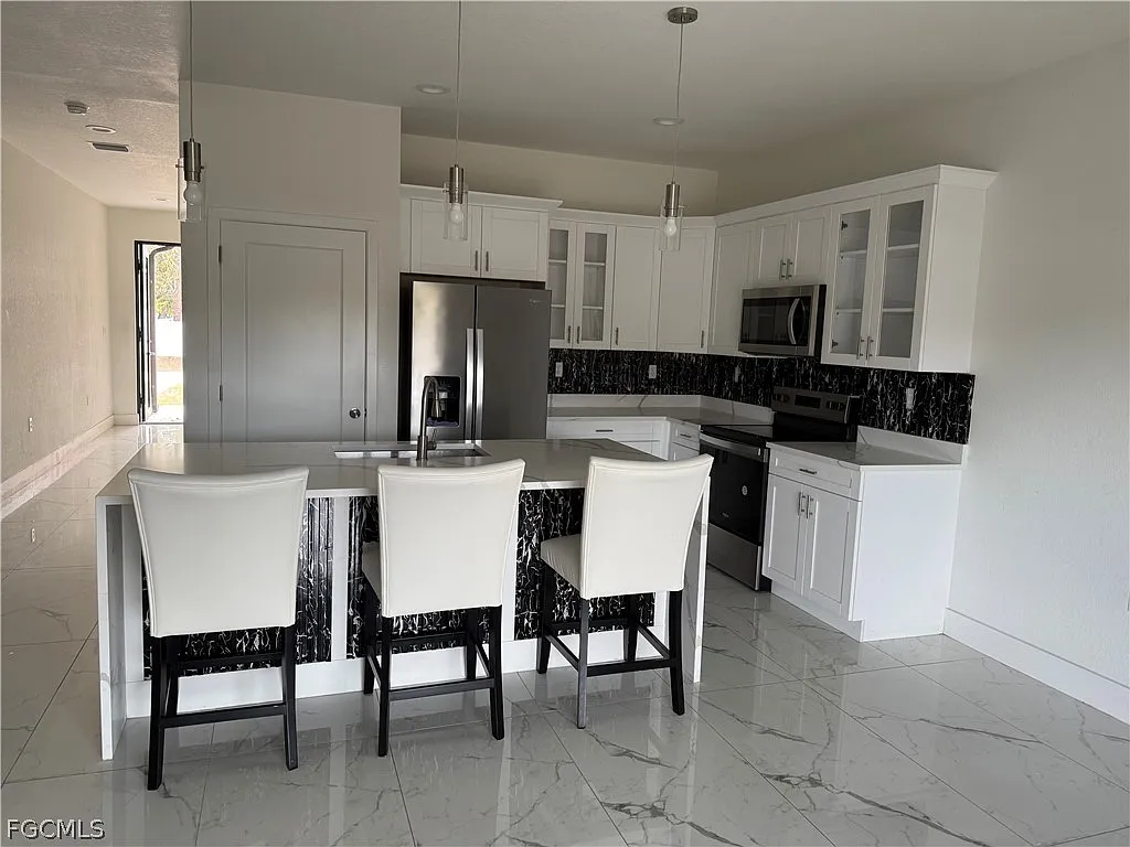 4 bed, 3.0 bath, 1730 sqft, $2,200 — Photo 3