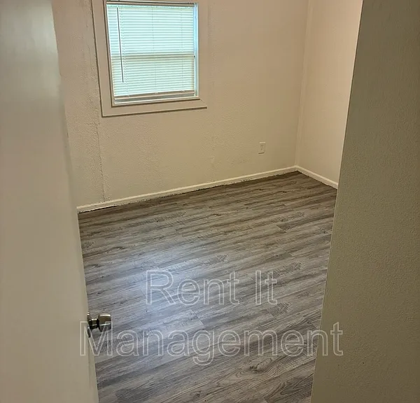 2305 John A Creighton Blvd — Photo 12