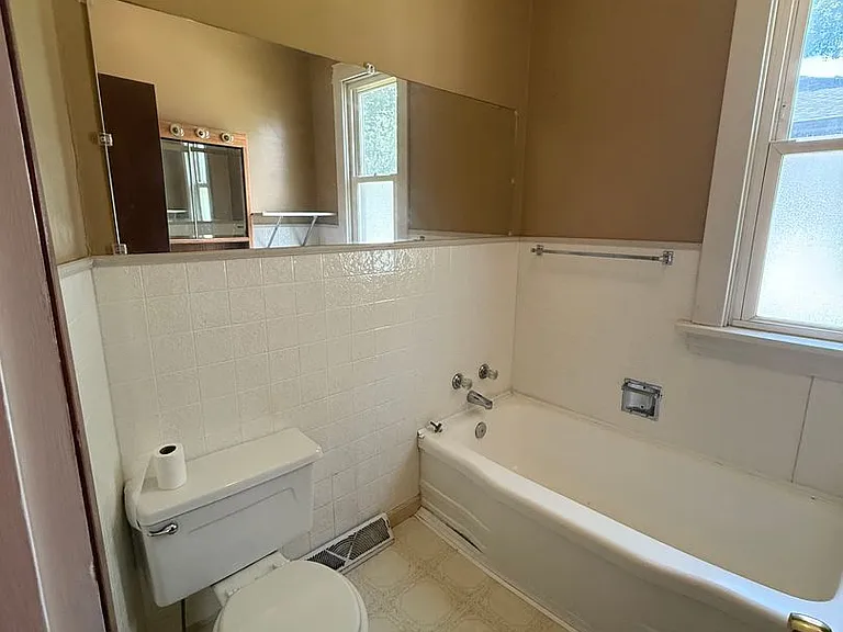 721 E Kemp Ave — Photo 10