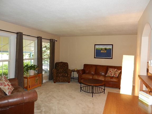 2nd image of 1604 Patricia Ln
