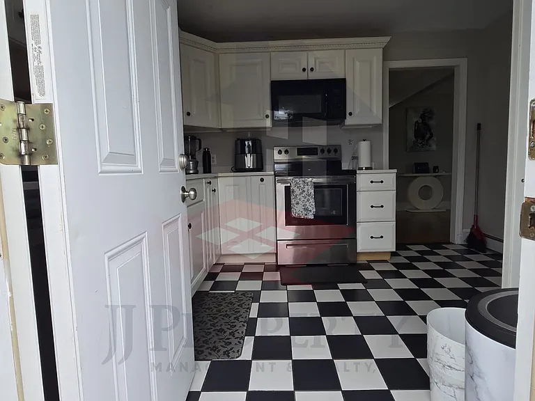 104 Robinson St — Photo 10