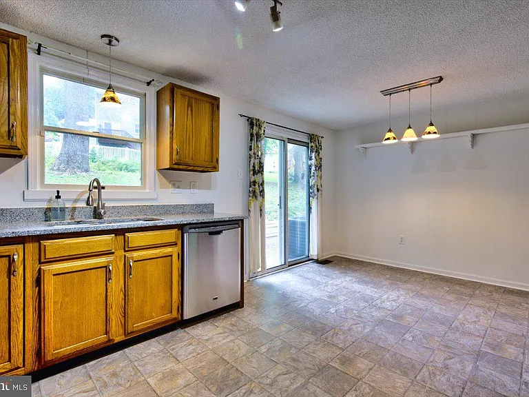 342 Sherry Ln — Photo 17