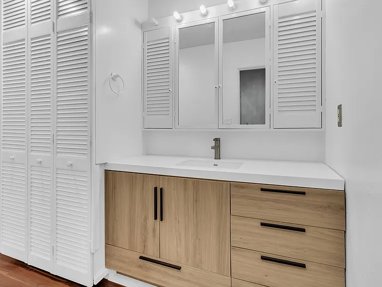 1040 W Macarthur Blvd #48 — Photo 14