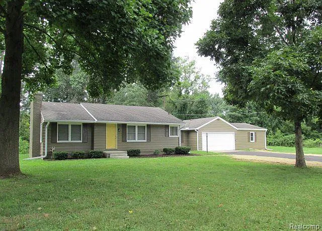 2 bed, 1.0 bath, 1161 sqft, $2,300 — Photo 1