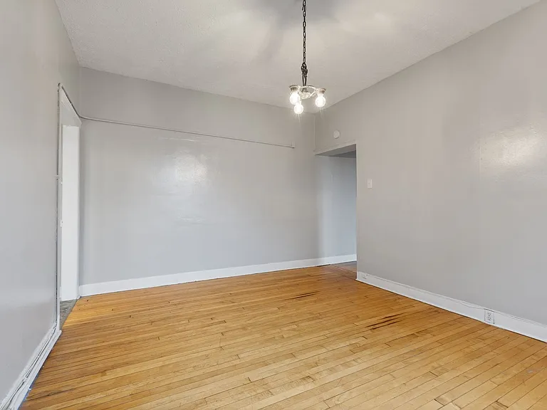 Essex Apartments — Photo 22