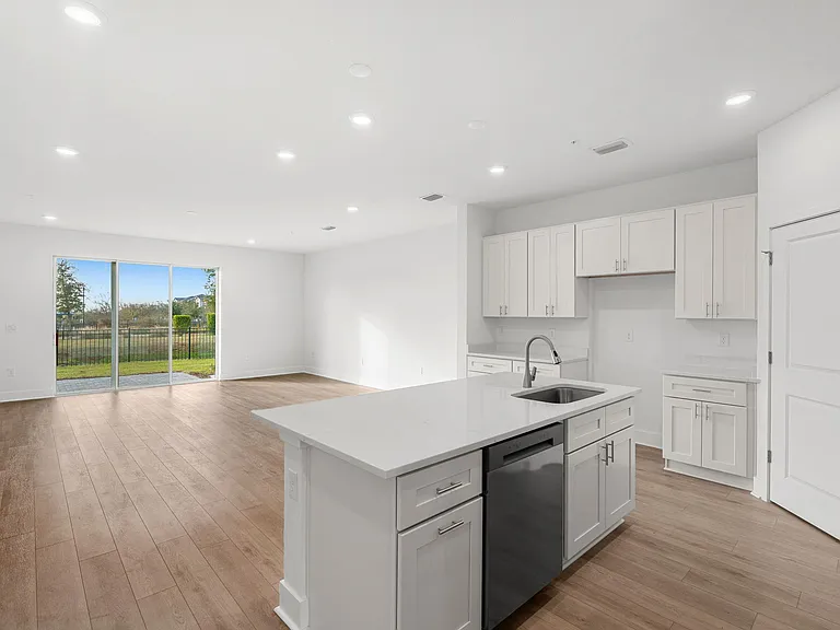 2433 Magnolia Reserve Rd — Photo 2