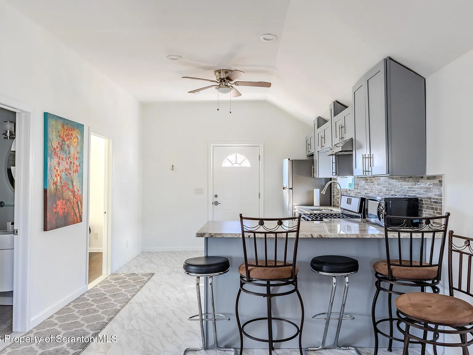 2 bed, 1.0 bath, 1400 sqft, $1,500 — Photo 3
