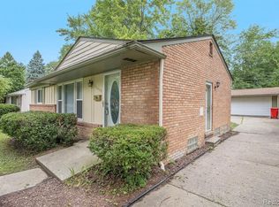 29406 Candlewood Ln, Southfield, MI 48076