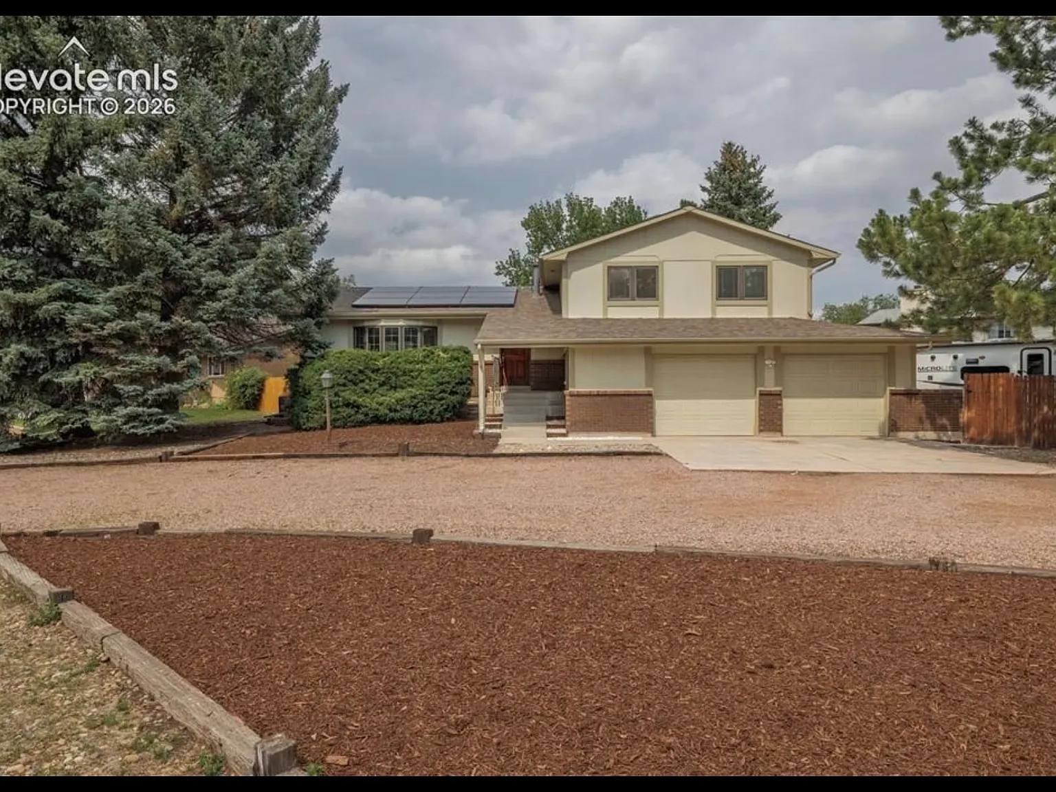 4 bed, 2496 sqft, $3,000 — Photo 1