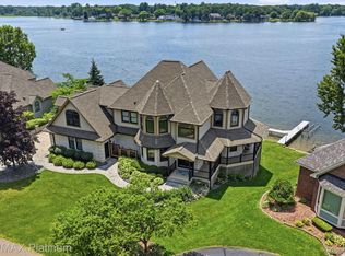 997 Thompson Shore Dr, Howell, MI 48843