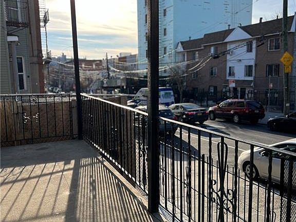 3rd image of 1538 Bryant Ave
