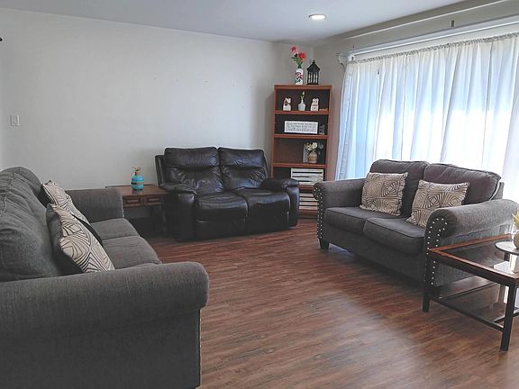 3rd image of 15451 Rose Dr