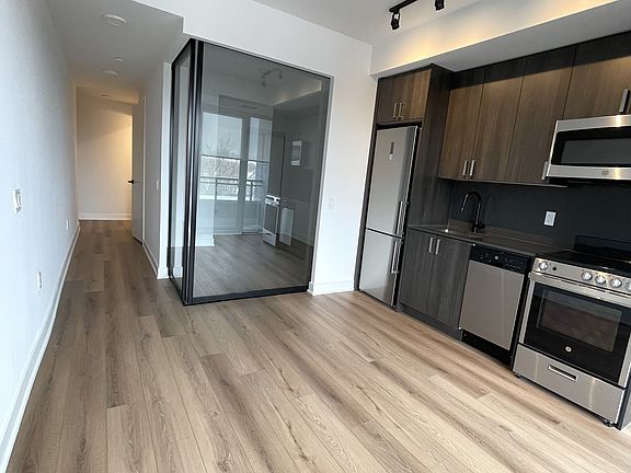 4th image of 758 Dovercourt Rd #409