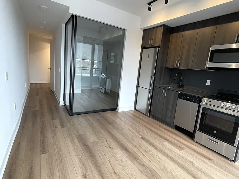 758 Dovercourt Rd #409 — Photo 4