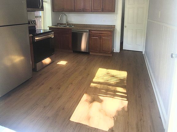 3rd image of 2718 2nd Fl Allen Ave