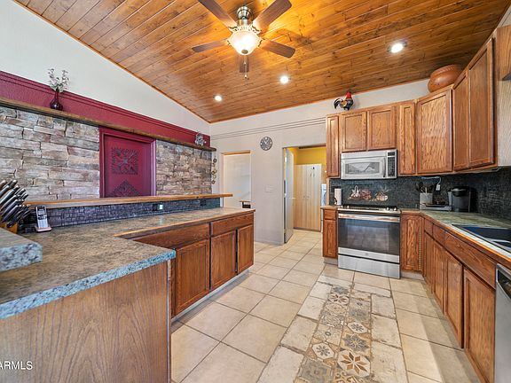 5th image of 66549 INDIAN HILLS Way