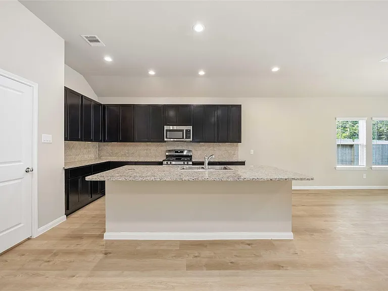 3915 Sugardale St — Photo 9