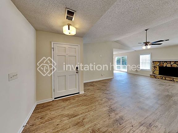 4th image of 740 Wayside Dr