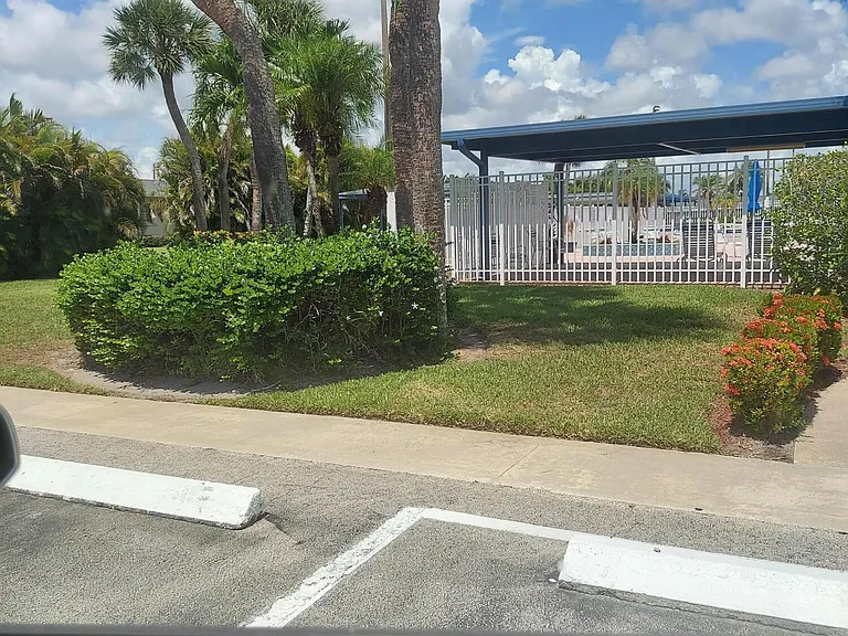 2590 Barkley Dr E #C — Photo 5