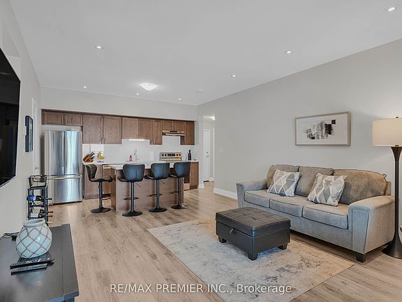 5th image of 299 Cundles Rd E #110