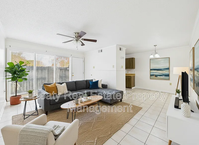 2 bed, 1.5 bath, 1000 sqft, $850 — Photo 2