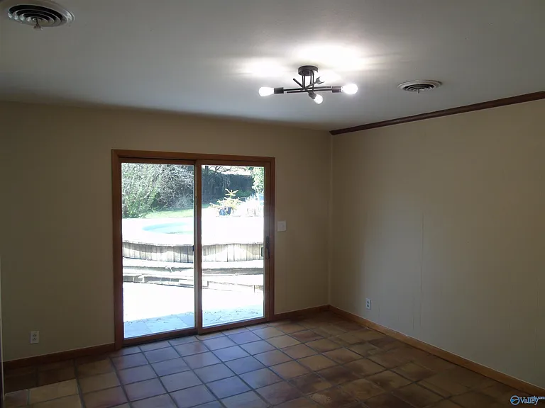 2504 Maysville Cir NE — Photo 11