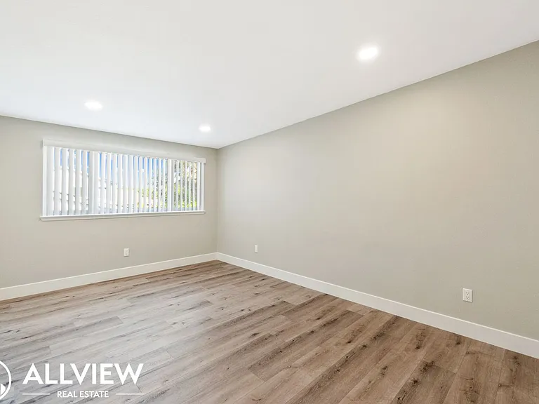20542 Kelvingrove Ln — Photo 33