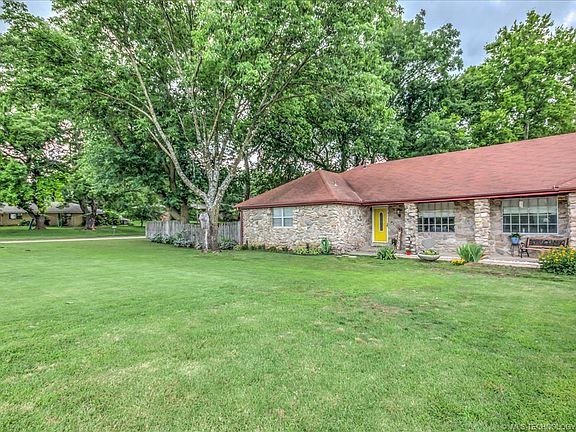 3rd image of 3516 Oakdale Dr