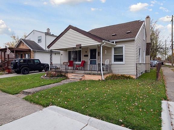 3rd image of 3689 Buckingham Ave