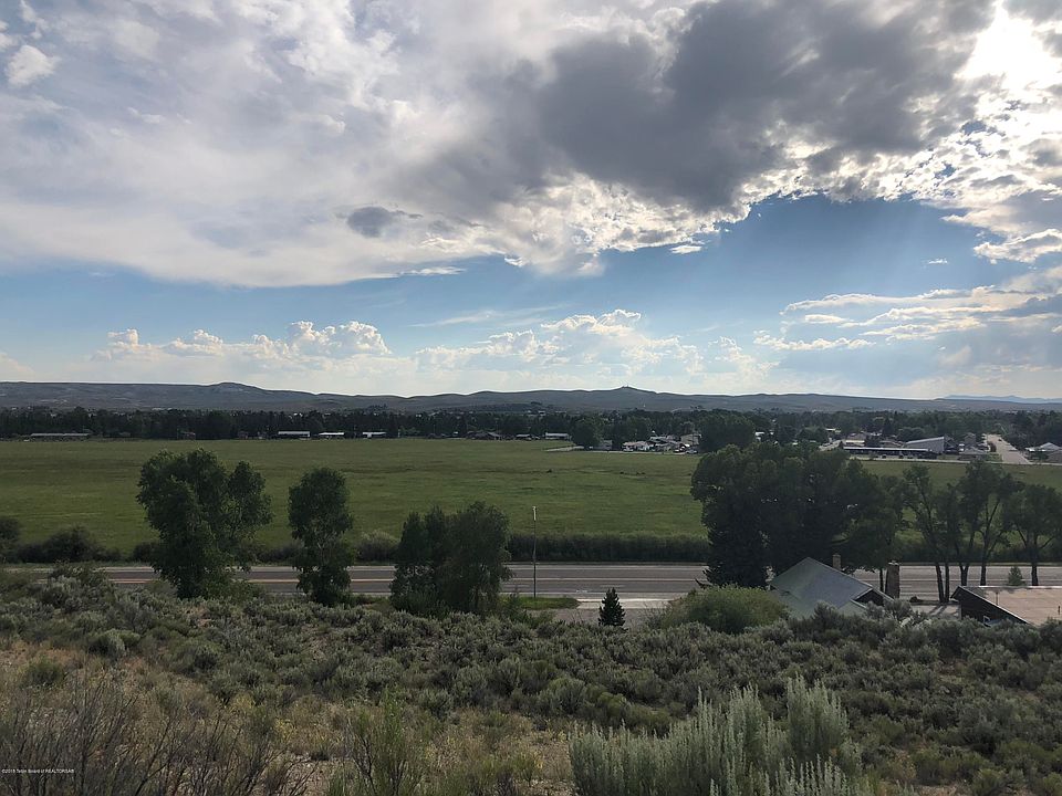2nd image of 14 Skyline St