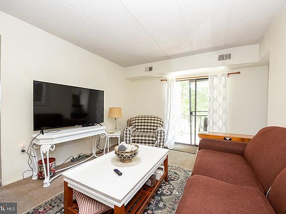 4th image of 1709 Valley Dr #1709