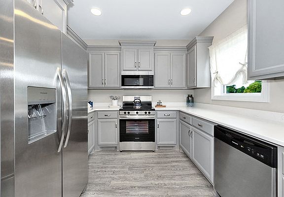 2nd image of 3111 SW Ivy Ave #3B