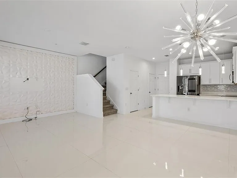 10251 Highline Crest St — Photo 18
