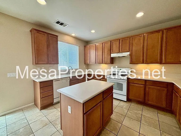 16677 Desert Lily St — Photo 5