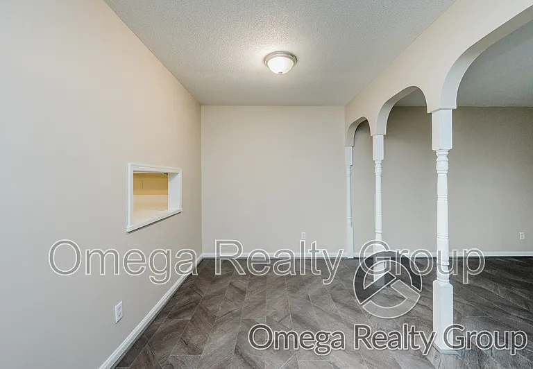 Camelot Apartments — Photo 68