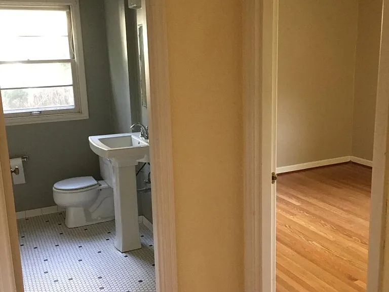 4417 SE Crystal Springs Blvd — Photo 3
