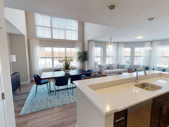 2 Spring St APT 210