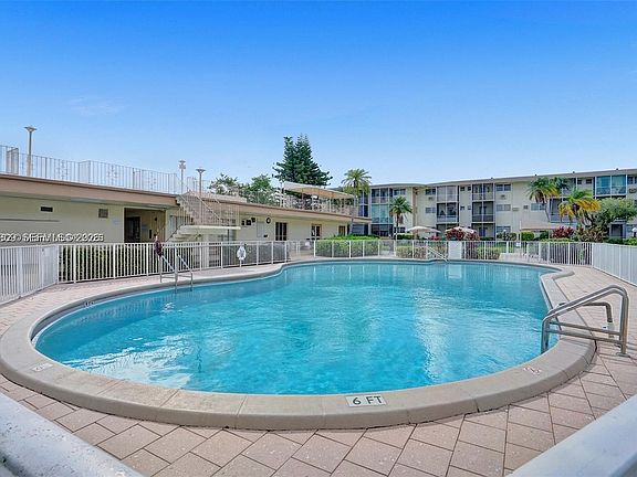 3rd image of 1355 NE 167th St APT 302