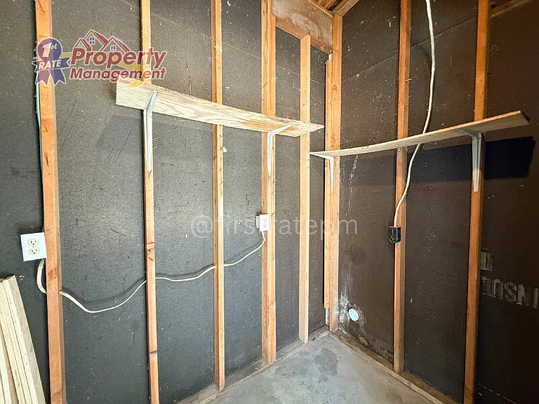210 S Homedale Ave — Photo 26