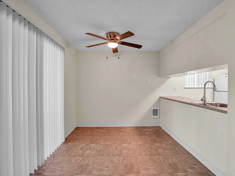 Riverview Apartments — Photo 28
