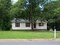 2nd image of 819 Laurel St