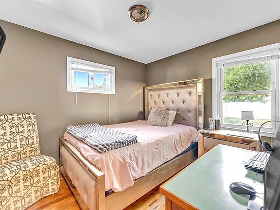 5th image of 112 E Booker Avenue
