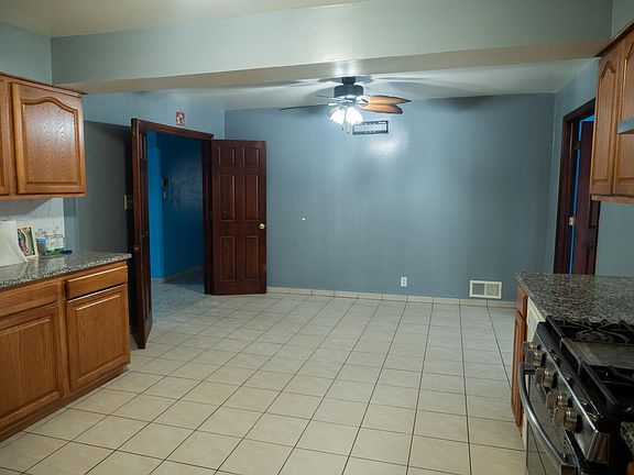 4th image of 1700 Tulip Dr