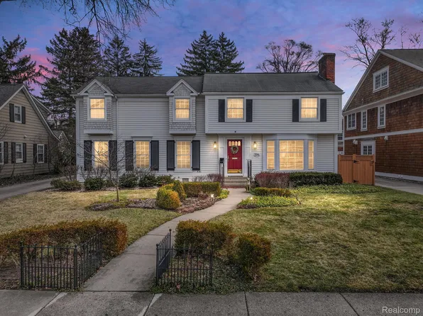 594 Chesterfield Ave, Birmingham, MI 48009