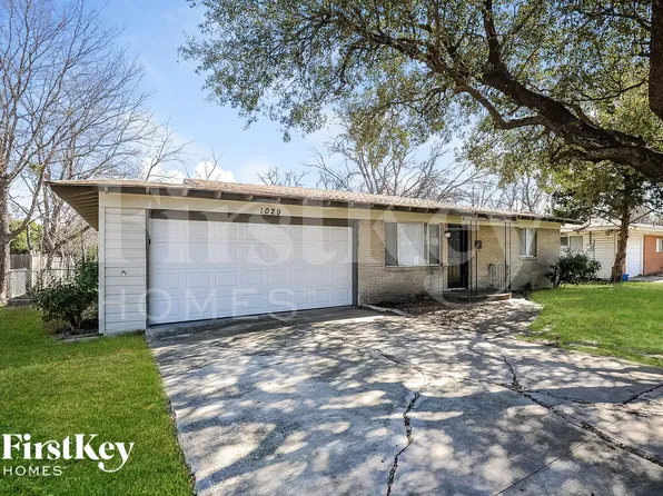 1029 Usher St, Benbrook, TX 76126