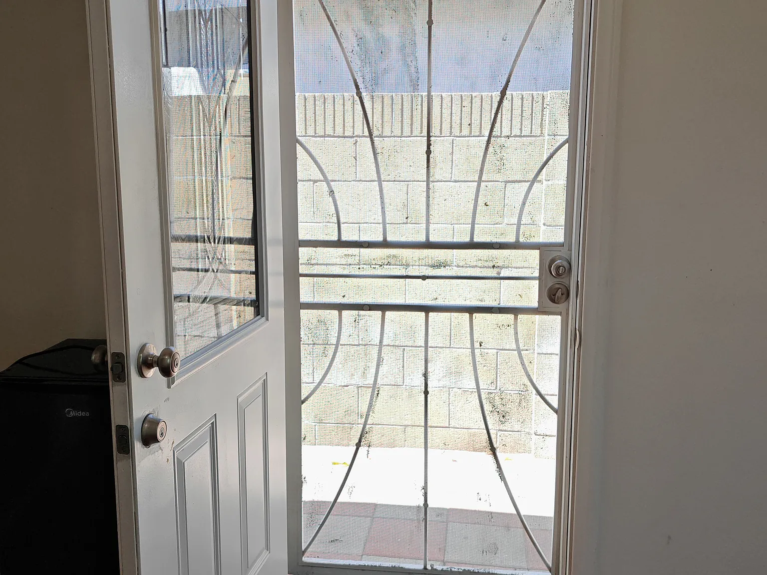 4 bed, $1,200 — Photo 3