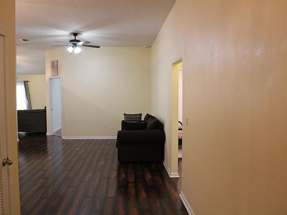 4th image of 15869 Canoe Creek Dr