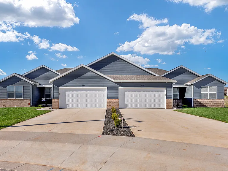 810 Lambert Cir — Photo 30