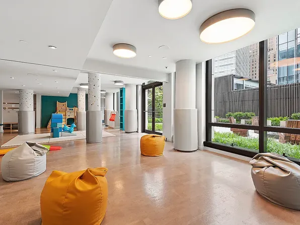101 Warren Street 590 image 16 of 16