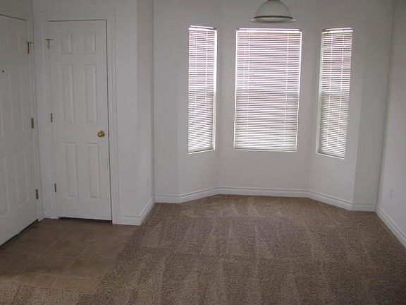 Entrance, coat closet and dining room area